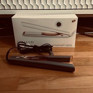 T3 SMOOTH ID
1" Smart Straightening & Styling Iron